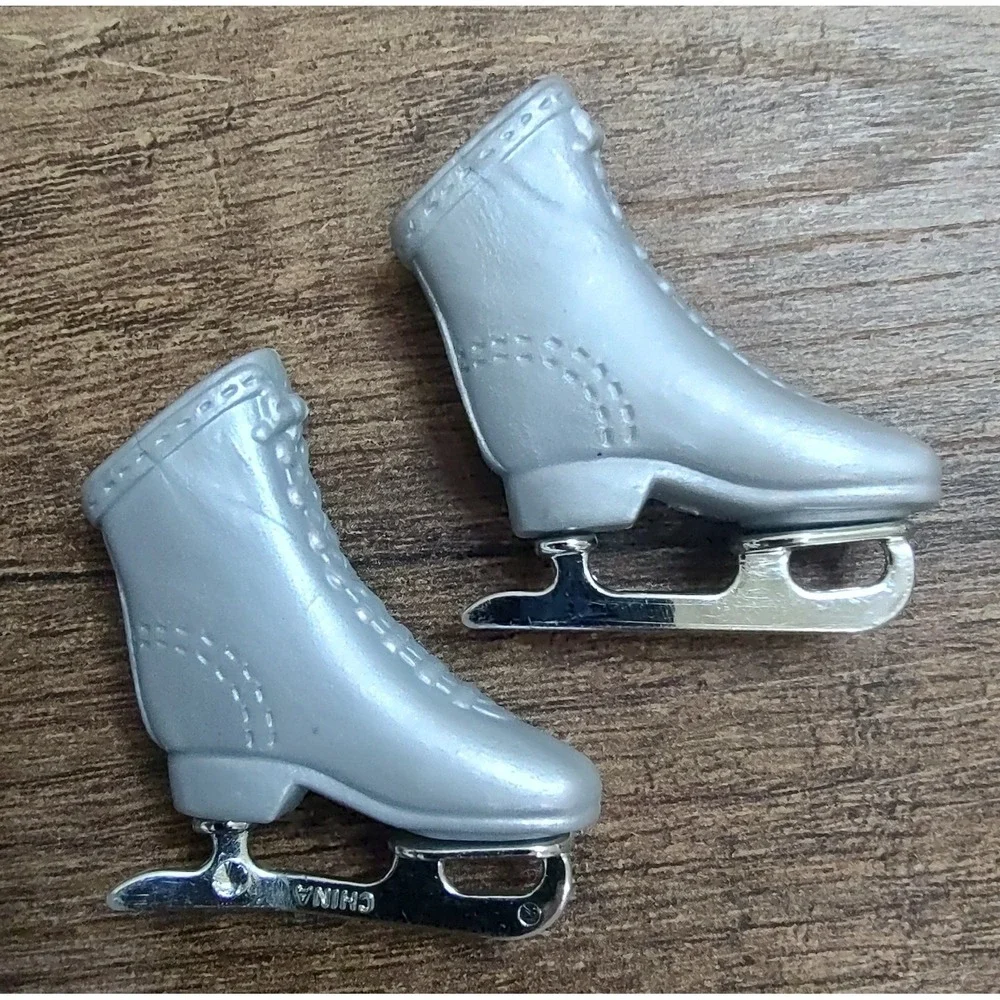 Barbie Gray Ice Skates Skating Boots Shoes Silver Blade Clothing Accessory Z31